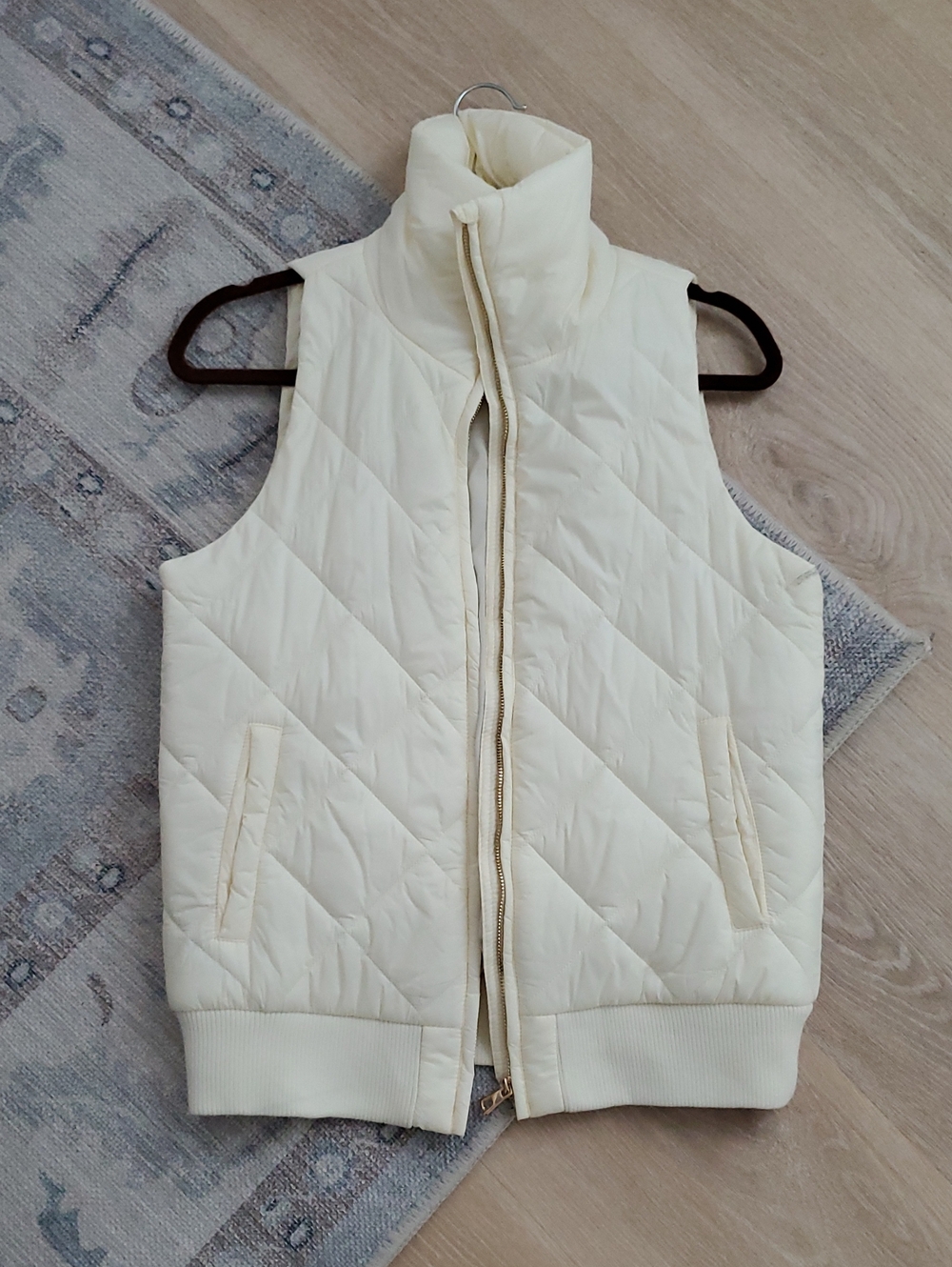 Tuckernuck Cream Quilted Puffer Vest - Women's Sleeveless Jacket SzS